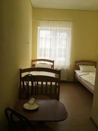 Гостевой дом Guest House KARTA Каменец-Подольский Двухместный номер с 2 отдельными кроватями и ванной комнатой-1